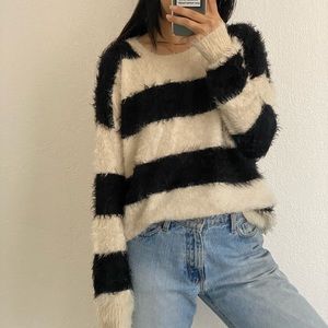 Fuzzy oversized striped black/white sweater